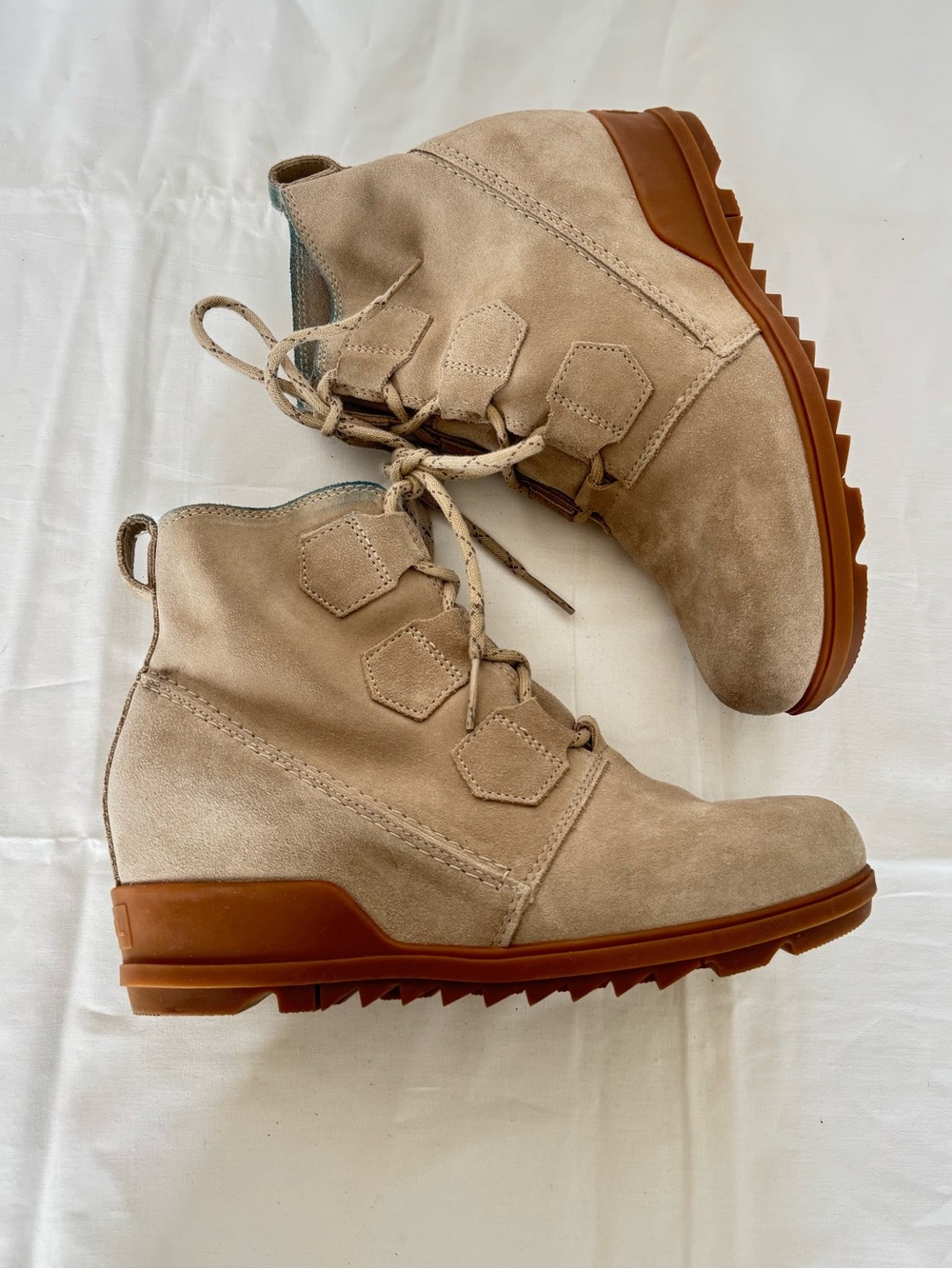Sorel Beige Suede Lace-Up Ankle Boots with Brown Rubber Sole Size 9